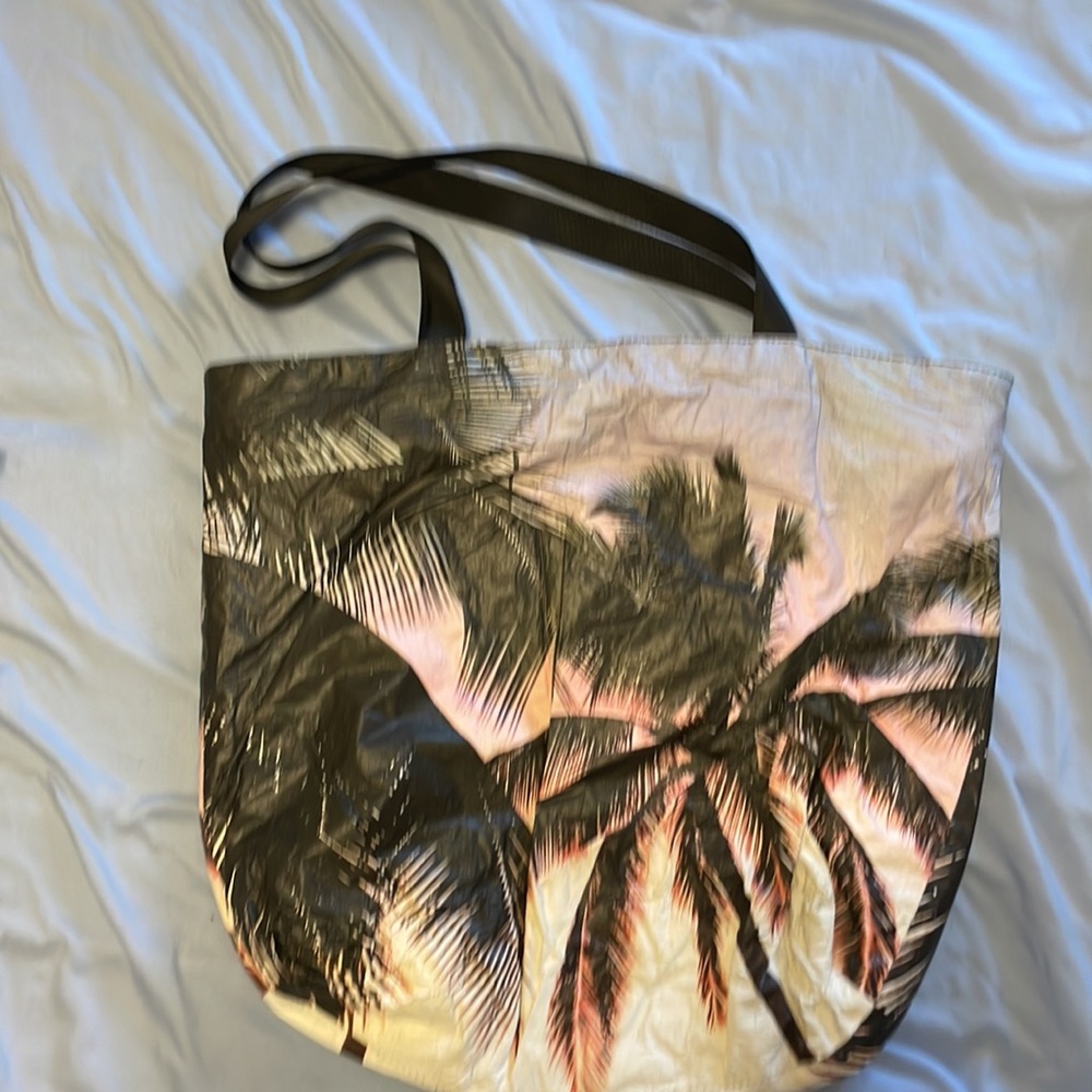 Aloha Collection Tote. Please review photos & description. - Picture 3 of 13